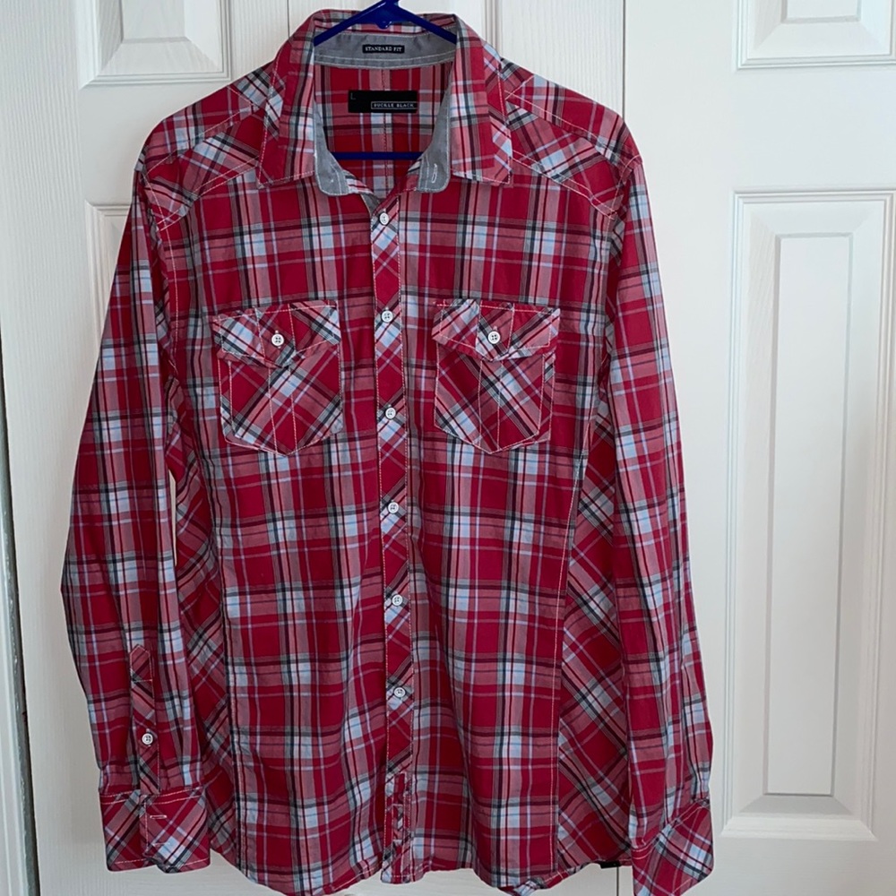 BUCKLE BLACK. STANDARD FIT. MENS BUTTON DOWN. SIZE L